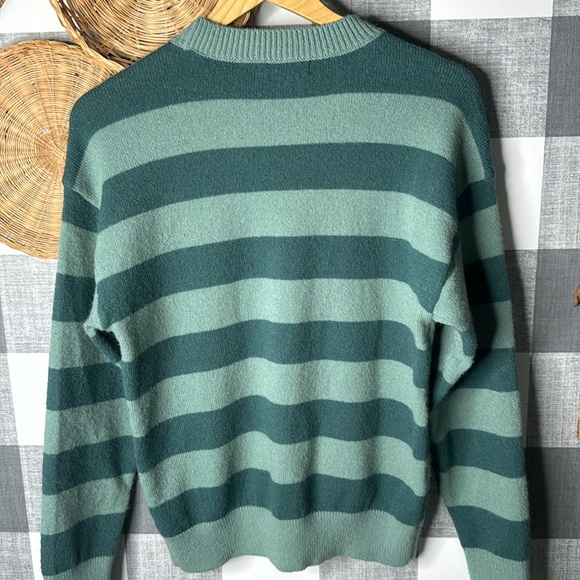 Witty Fox Yin Yang Sweater - Picture 5 of 5